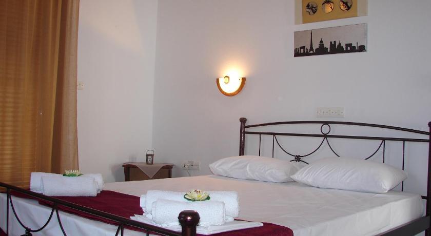 Hotel Alexandra Nea Roda Habitación foto
